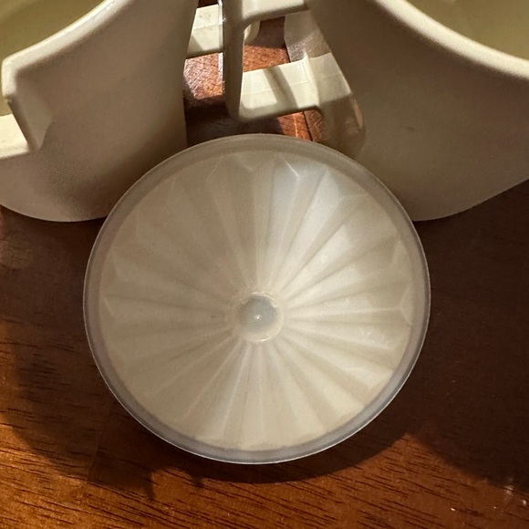 Vintage Tupperware cream and sugar containers - Picture 3 of 10